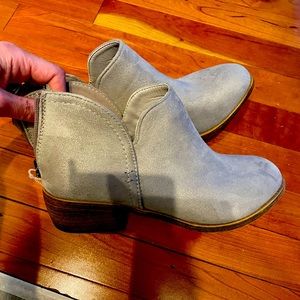 Never worn Gray faux suede ankle boots 7.5 8
